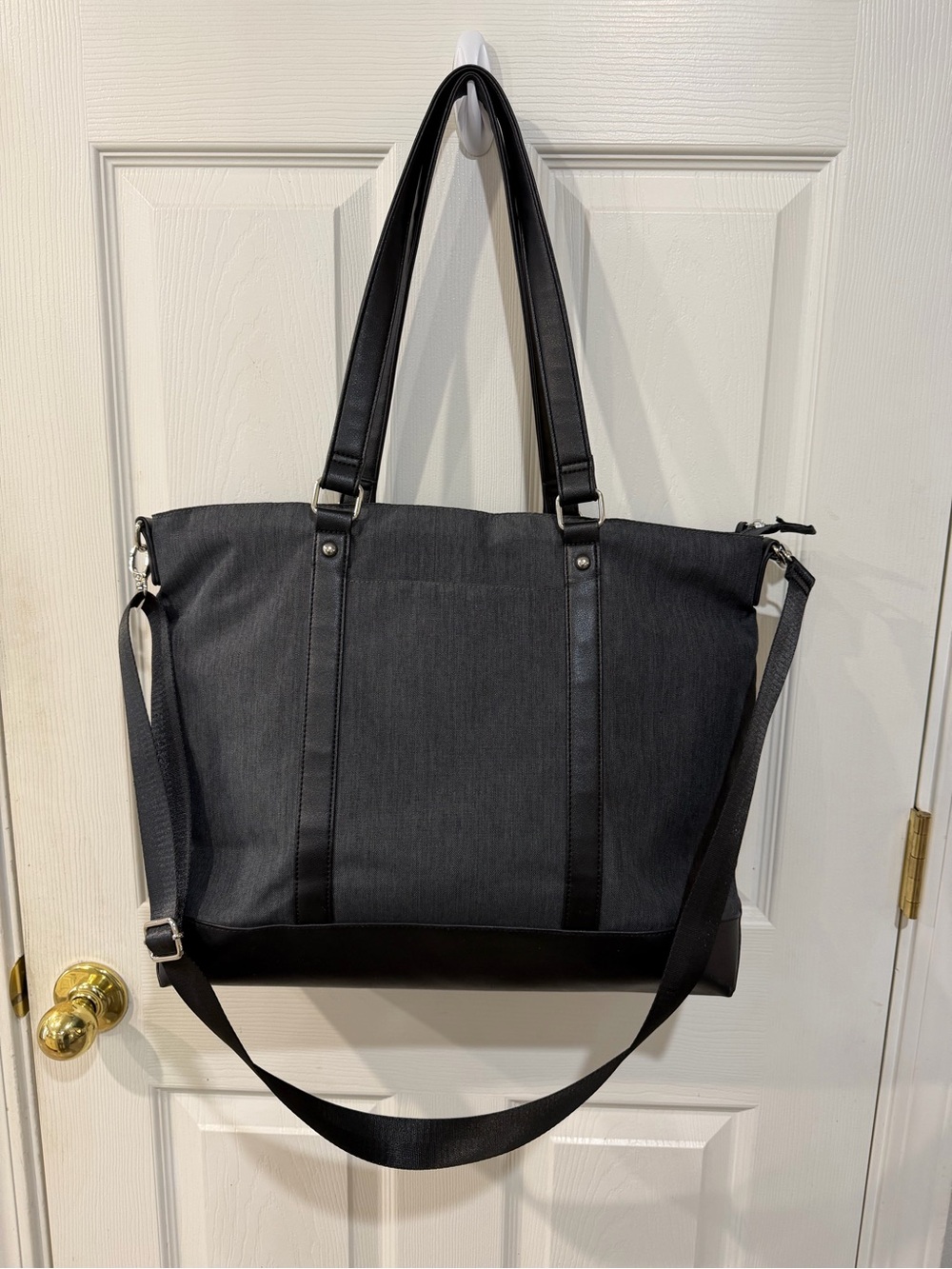 Modern Black Women's Laptop Tote with Detachable Crossbody Strap
